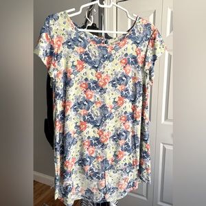Rose & Rhyme top • Floral and lightweight blouse. 100% Rayon. Size L .